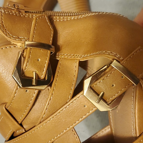 Charlotte Russe Chunky Heels Tan - Picture 3 of 5